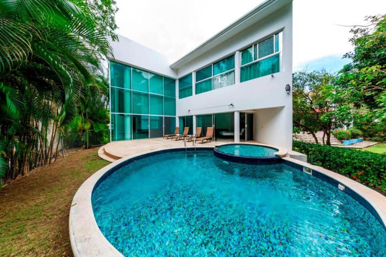 Villa Tropical Private Pool In Gated Upscale Area