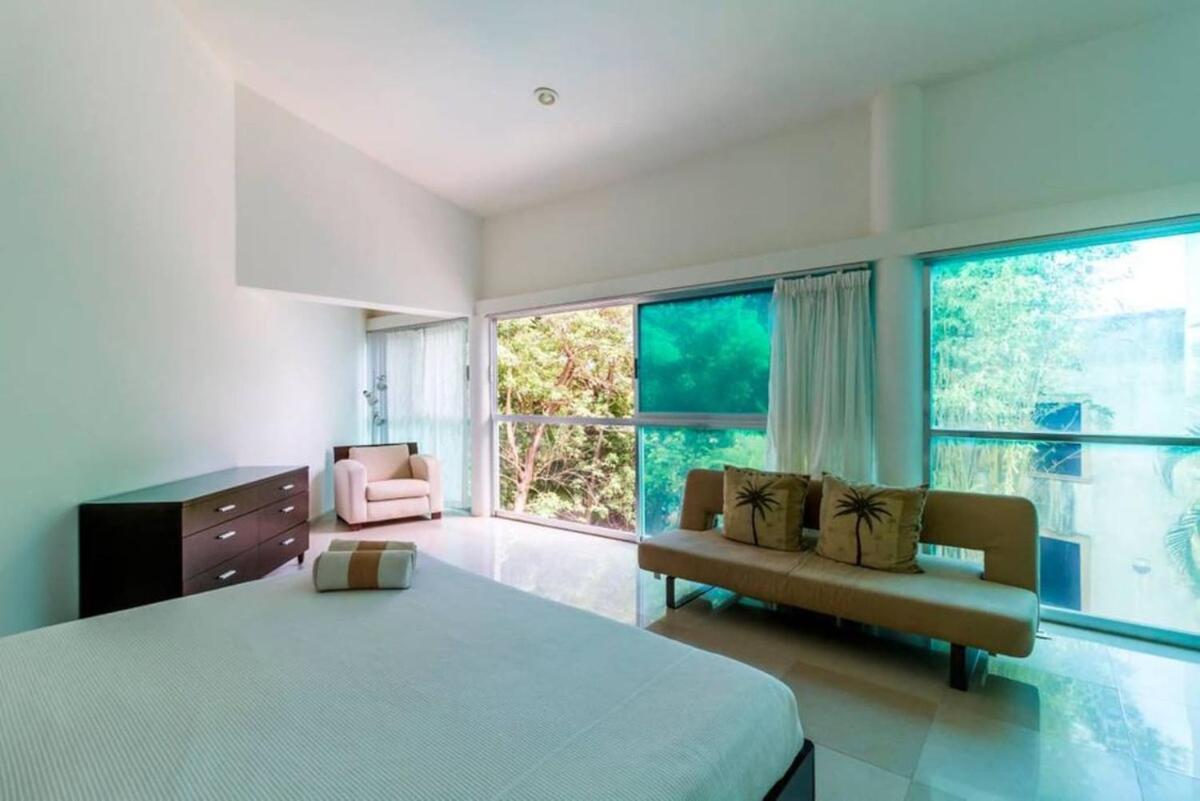 Tropical Private Pool In Gated Upscale Area Villa