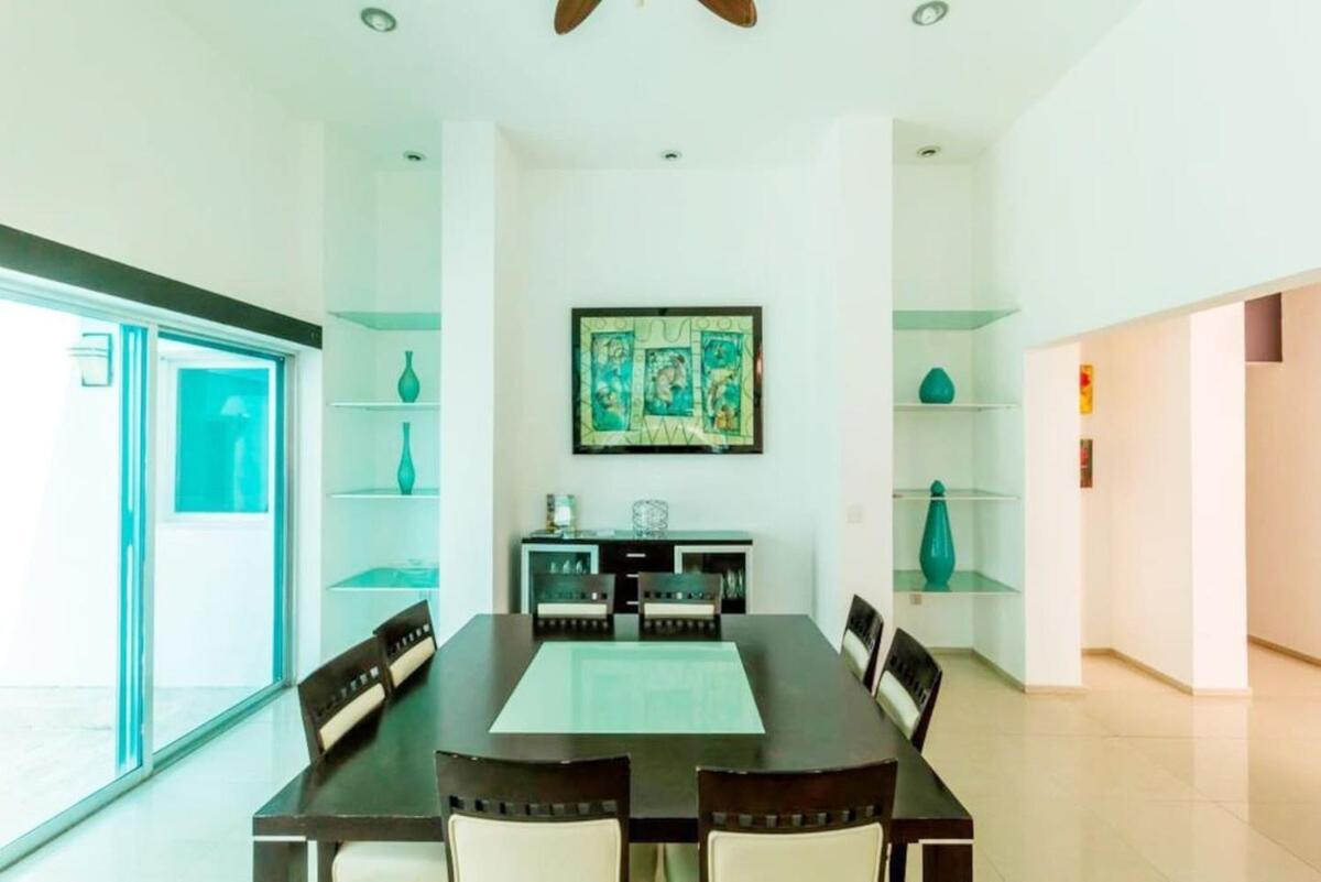 Tropical Private Pool In Gated Upscale Area Villa *