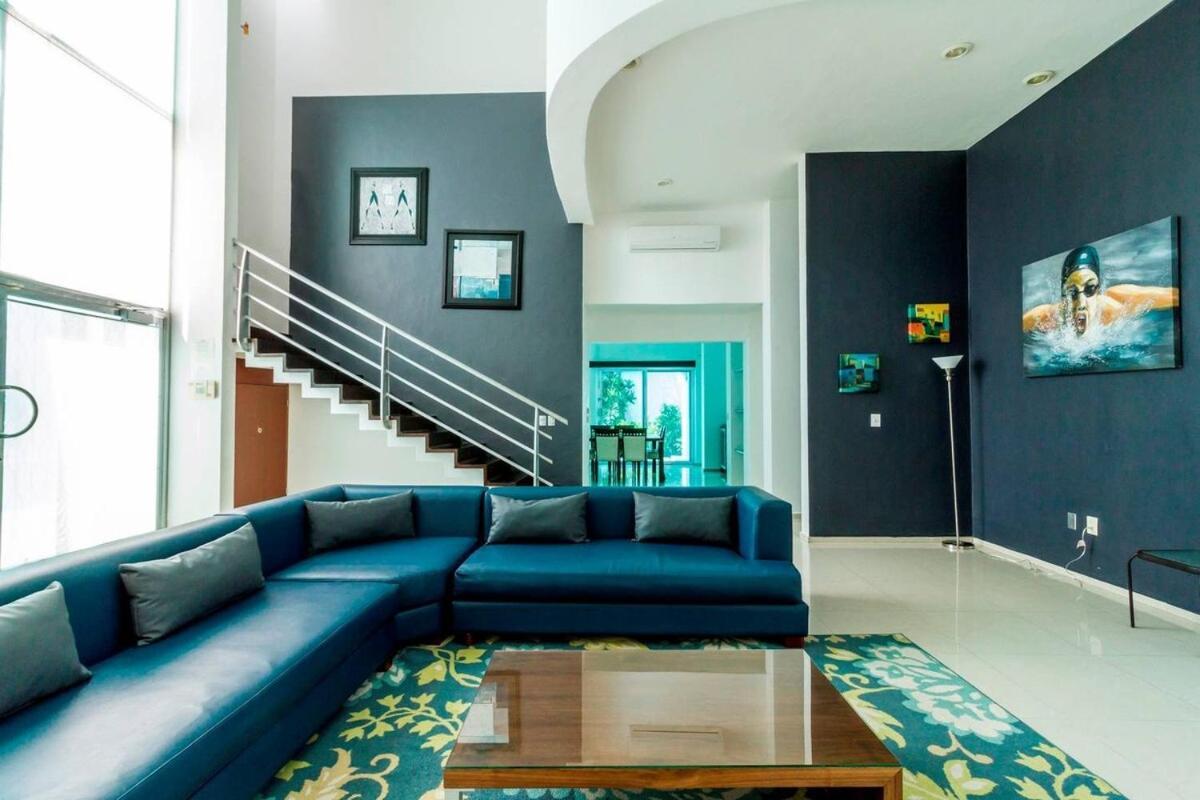 Tropical Private Pool In Gated Upscale Area Villa