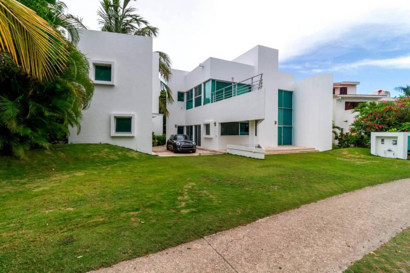 Villa Tropical Private Pool In Gated Upscale Area *