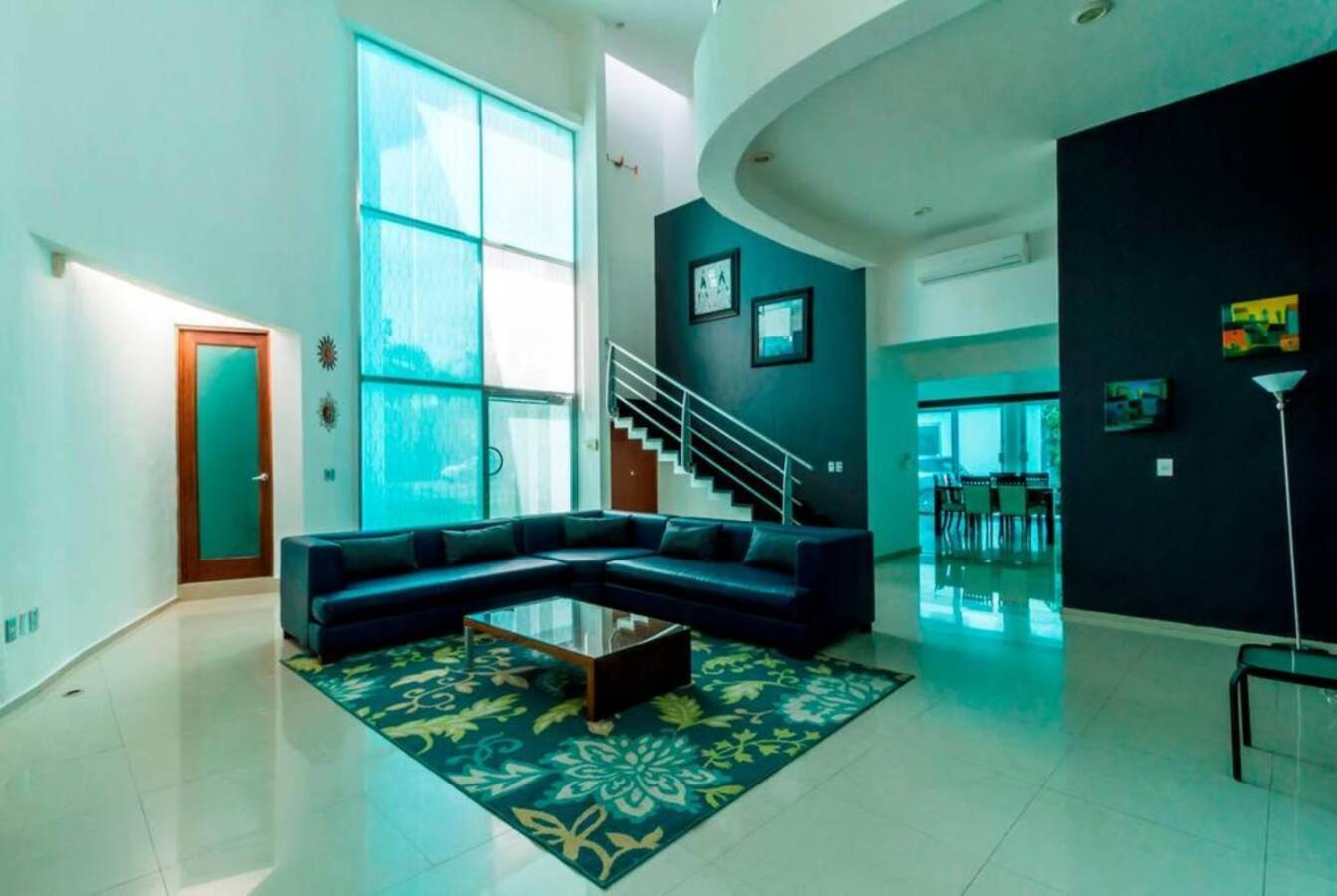 Tropical Private Pool In Gated Upscale Area Villa